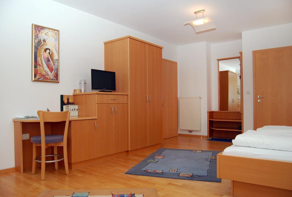 Apartamento Pension Zur Post Bad Blumau Habitación foto