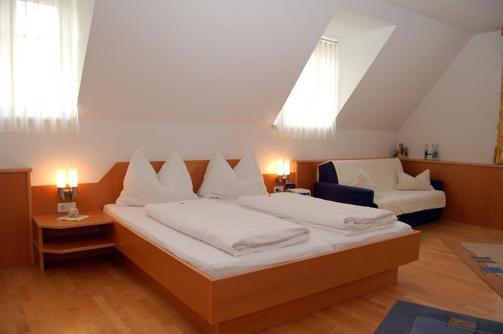 Apartamento Pension Zur Post Bad Blumau Habitación foto